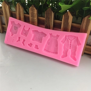 Rosa Silikonform mit Babykleidung Motiven für DIY Fondant Torten und Bastelarbeiten