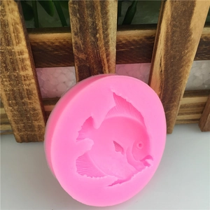 Pink silicone mold featuring vivid fish patterns for DIY fondant cake and chocolate decor