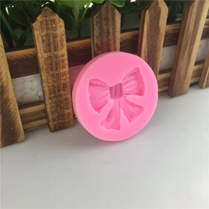 Moule rond en silicone rose avec petit nœud pour la décoration de gâteaux et pâtisserie
