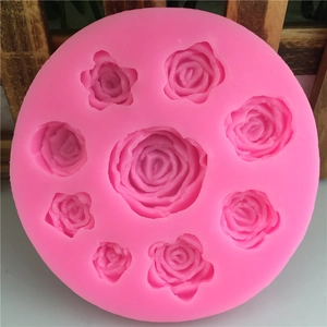 Stampo in silicone rosa con nove forme di rose per decorazione torte in fondente