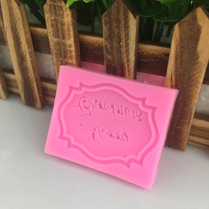 Rosa Silikonform mit Happy Birthday und Merry Christmas Dekotext für DIY Kuchen