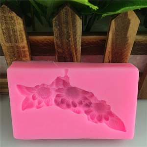 Pink 3-cavity sunflower silicone fondant mold for DIY cake decoration and kitchen baking