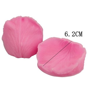 Detail view of pink petal-shaped silicone mold featuring realistic leaf vein textures and 6.2cm size