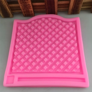 Moule à fondant en silicone rose avec texture en losange et bord en dentelle pour gâteaux