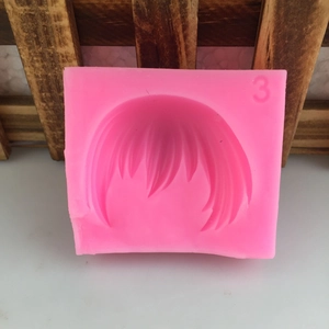 Moule en silicone rose avec motif de coiffure courte anime pour chocolat et cake design