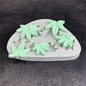 Maple leaf shaped silicone mold with realistic vein textures for cake fondant decoration