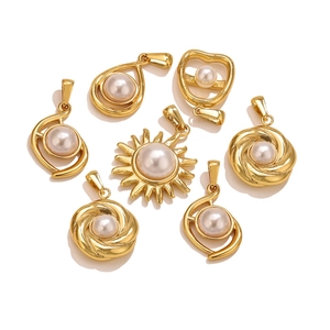 Goldene Edelstahl-Anhänger mit Sonne, Herz und weißen Perlen für DIY-Schmuckkreationen
