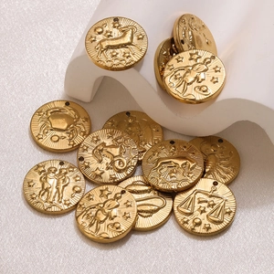 Détails des pendentifs zodiaque en relief plaqués or 18 carats pour création de bijoux
