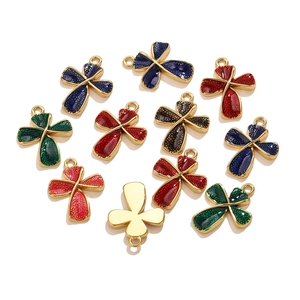 Colliers pendentifs trèfle dorés élégants avec incrustation d'émail coloré pour femmes