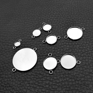 Ronde roestvrijstalen hangerbakjes met dubbele connectoren voor DIY-sieraden maken