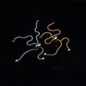 Pulsera ajustable de cadena veneciana en acero inoxidable con cierre deslizante de bolo