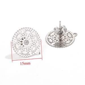 Detailansicht der 15mm Edelstahl Mandala Ohrringe mit Maßen im Vintage-Stil