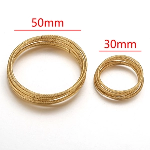 Goldene Edelstahl-Spiralanhänger für DIY-Schmuck in den Größen 50 mm und 30 mm