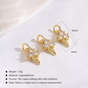 Drei eiscremeförmige Anhänger aus 18K vergoldetem Kupfer und Zirkonia für DIY-Schmuck