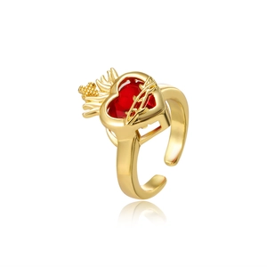 Bague rétro dorée avec cœur sacré en zircon rouge, détails croix et ailes élégantes