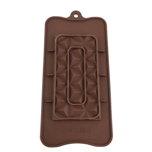 Detail of food-grade silicone mold icons showing heat resistance and dishwasher safety