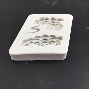 White silicone mold featuring traditional Chinese auspicious cloud patterns for baking cakes