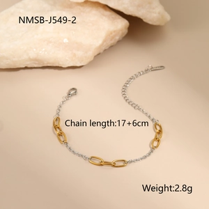 Detail of two-tone gold and silver chain bracelet with length 17+6cm and weight 2.8g