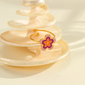 Bunter Blumenring aus 18K vergoldetem Edelstahl mit lila und rosa Emaille-Finish