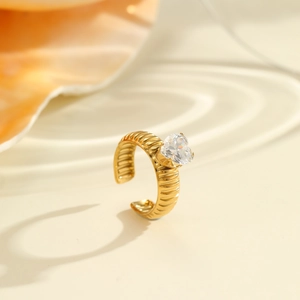 Adjustable 18K gold plated stainless steel ring with textured band and heart-shaped zircon