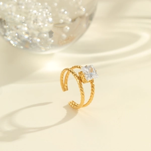 Detail of 18K gold-plated adjustable ring with square zircon and double-layer twisted band