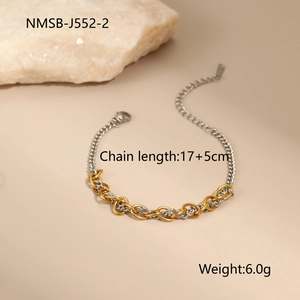 Detailed view of 17+5cm gold and silver mixed chain bracelet with lobster clasp and extender