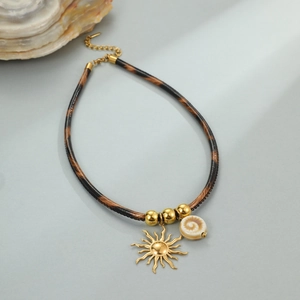 Leren ketting met luipaardprint, gouden zonnehanger en witte schelpkraal voor dames