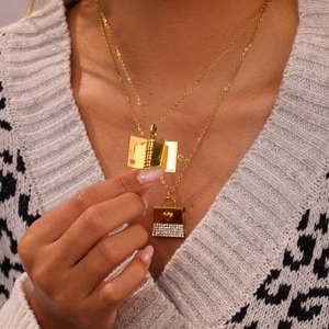 Collana a strati in acciaio inossidabile placcato oro 18k con ciondoli a cuore e busta