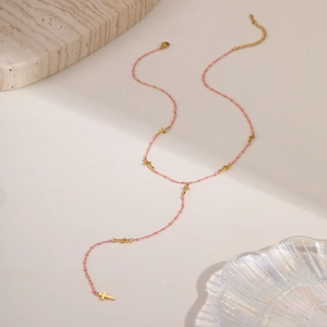 Elegante collar en Y de acero inoxidable dorado con cuentas rosas y colgantes de cruz