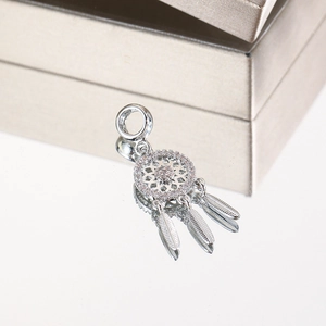 Exquisite dreamcatcher pendant in silver-plated 18k copper with sparkling diamonds