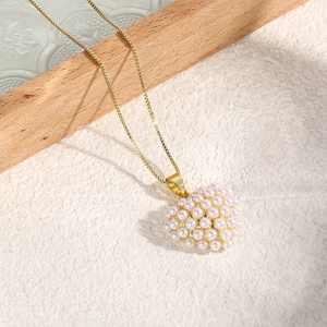 Elegant gold-plated 18k heart-shaped pearl pendant necklace with minimalist box chain
