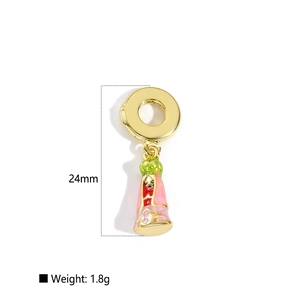 Detail van de Maagd Maria emaille hanger in goud, 24 mm hoogte en 1,8 g gewicht
