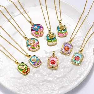 Collier Pendentif Fleur en Émail Vintage avec Fausse Künstliche Perle Cuivre Plaqué Or Floral Rose Lys Collier Femme Bijoux