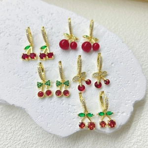 Pendientes de Gota de Cereza de Cobre y Circonia Con Chapado en Oro de 18K Estilo de Fruta Dulce Pendientes Colgantes para Mujeres