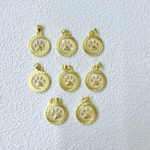 Colgantes circulares dorados con huella de pata de nácar para joyas de bricolaje