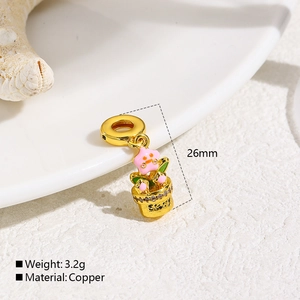 Detalle de colgante de estrella rosa de 26 mm en maceta dorada para joyas DIY