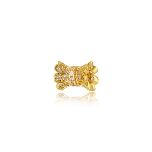 Detailaufnahme der 18K vergoldeten Schleifenperle mit Zirkonia für DIY-Schmuckherstellung