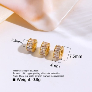 Makro-Detail von 18K vergoldeten Kupfer-Zwischenperlen mit Zirkon-Inlay für DIY-Schmuck