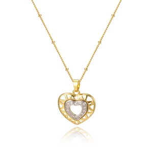 Nahaufnahme des zweifarbigen Herzanhängers mit Zirkonia und goldener Perlenkette