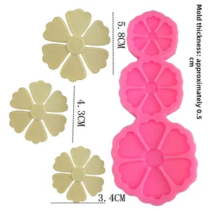 Pink silicone clover mold with 3 sizes 5.8cm, 4.3cm, 3.4cm and 0.5cm molding thickness