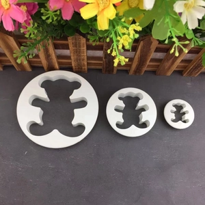 3-piece set of white plastic bear-shaped cookie cutters for fondant and baking