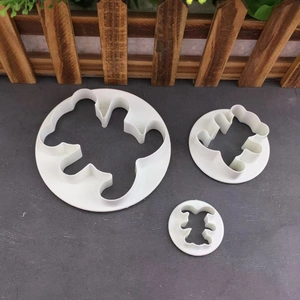 3-piece set of white plastic teddy bear cookie cutters for fondant cake decoration