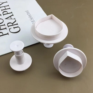 3-piece peach-shaped cookie mold set with spring plunger for creative DIY baking