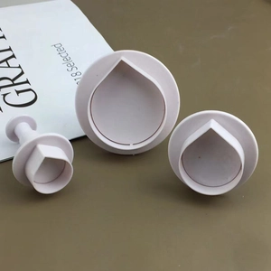 Three-piece leaf shaped plastic cookie cutters in different sizes for creative baking
