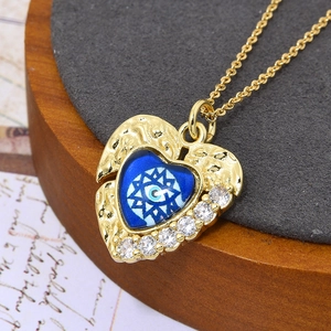 Gouden hartketting met blauwe evil eye hanger en sprankelende zirkonia steentjes