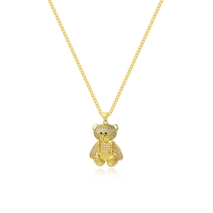 Dettaglio del ciondolo a forma di orso 3D con micro-pavé di cristalli e catena d'oro