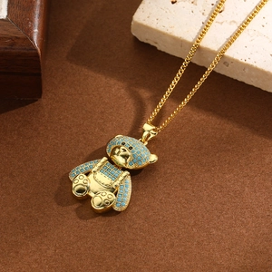 Collana con ciondolo a forma di orso 3D dorato con intarsio in turchese su velluto