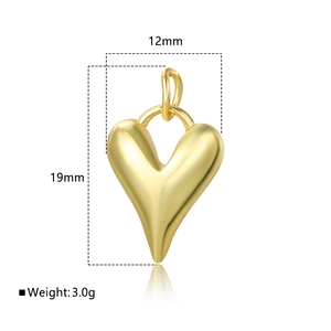 Ciondolo a cuore 3D placcato oro 18k con dimensioni 12mm di larghezza e 19mm di altezza