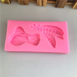 Stampo in silicone rosa con forme di cavolo e baccello di pisello per decorazione di torte fondant