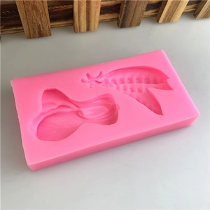Stampo in silicone rosa con forme di cavolo e baccello di pisello per decorazione dolci